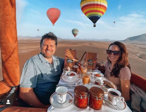 Embark on a luxurious hot air balloon ride at sunrise over Marrakech’s stunning landscapes. Book your unforgettable Premium Flight today!